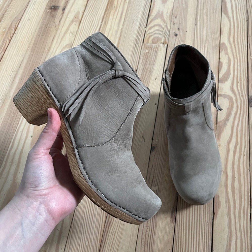Dansko Fringe Tassel Leather Clog Boots Womens 39 Taupe Gray Block Heel Ankle